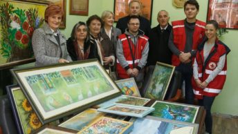 Црвени крст Панчево донира слике за Општу болницу