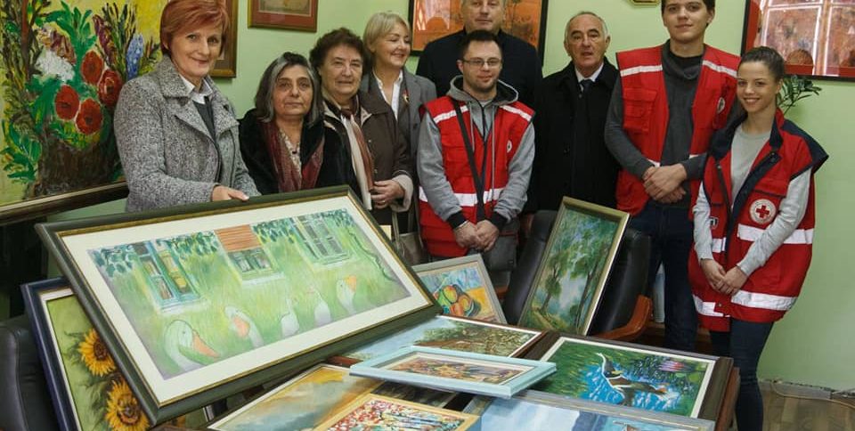Црвени крст Панчево донира слике за Општу болницу
